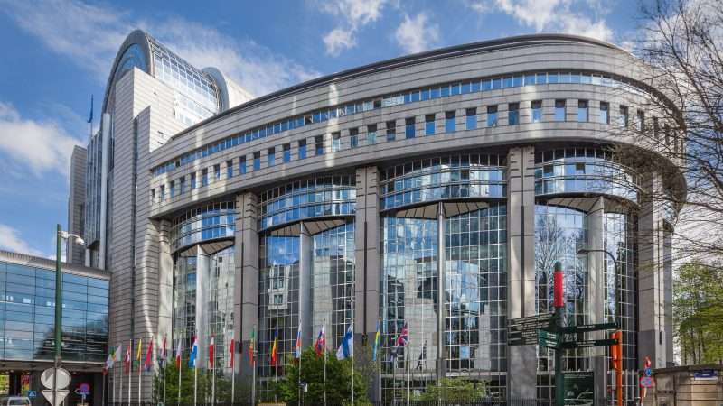 Edificio del Parlamento europeo a Bruxelles puzzle online
