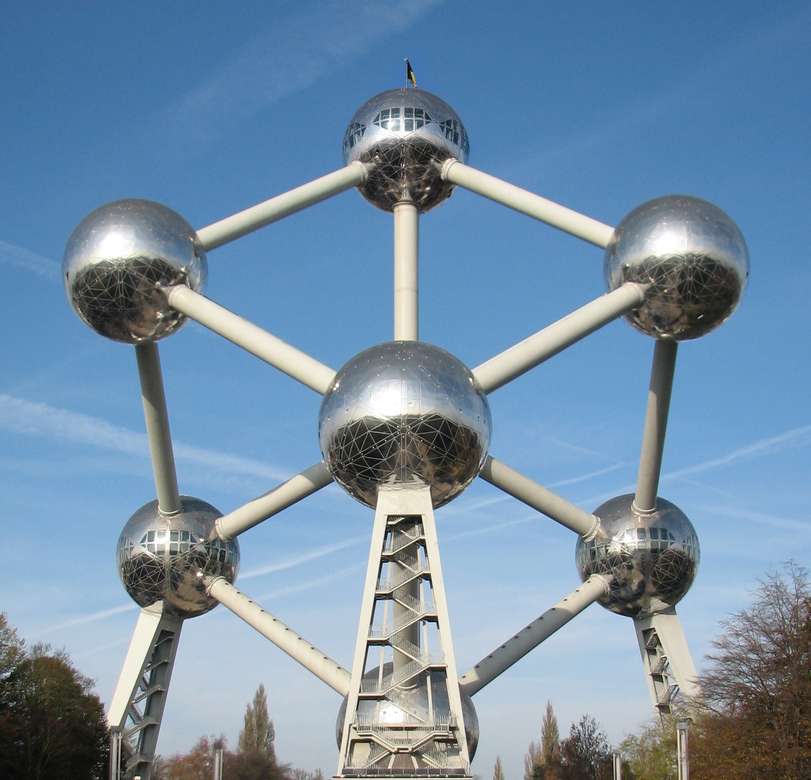 Atomium emblemático de Bruselas rompecabezas en línea