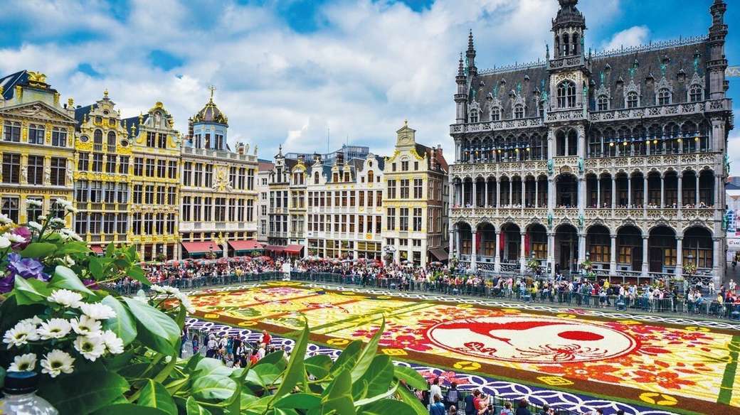Blumenteppich in der Innenstadt von Brüssel Online-Puzzle