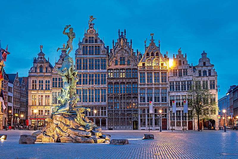 Исторические здания Антверпена пазл онлайн