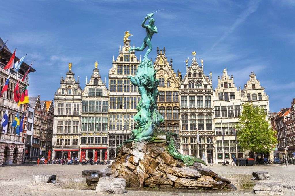 Історичні будівлі Антверпена онлайн пазл