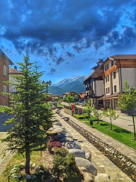 Bansko - it is beautiful in summer and winter jigsaw puzzle online
