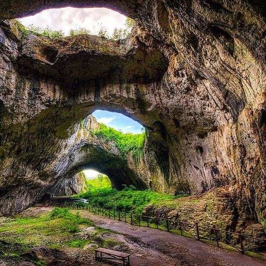 Devetashka Cave - μοναδική φύση online παζλ