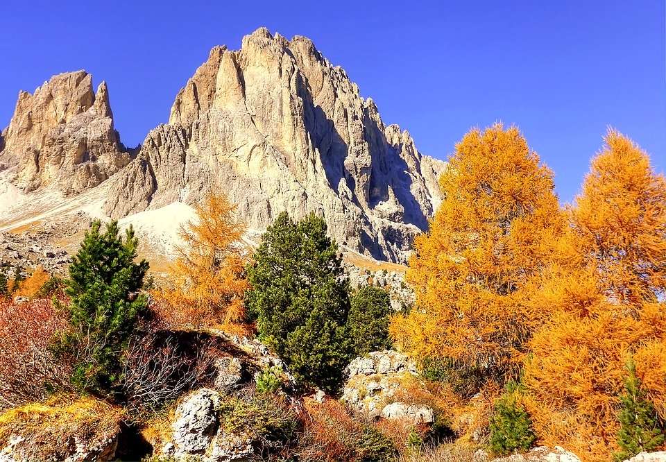 Herbstzeit in den Dolomiten Puzzlespiel online