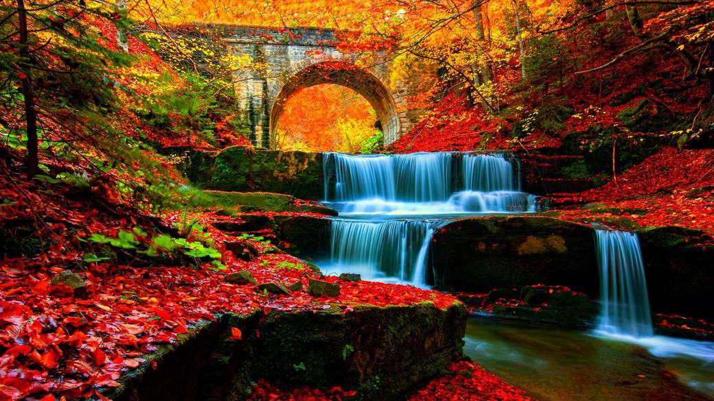 Осенний пейзаж с водопадами онлайн-пазл