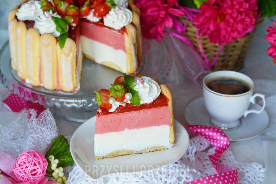 ost-torcik-charlotte-med-jordgubbar Pussel online
