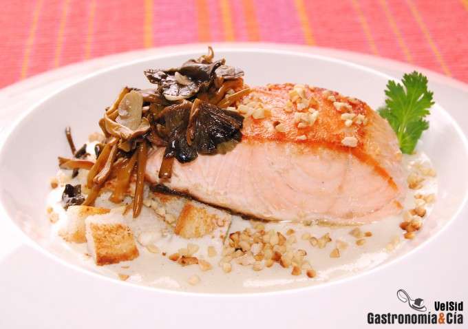 Salmon with almonds jigsaw puzzle online