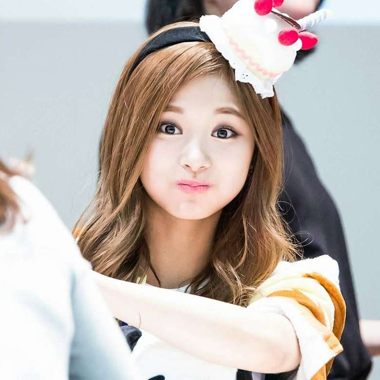 TZUYU IS VERY BEAUTIFUL online puzzle