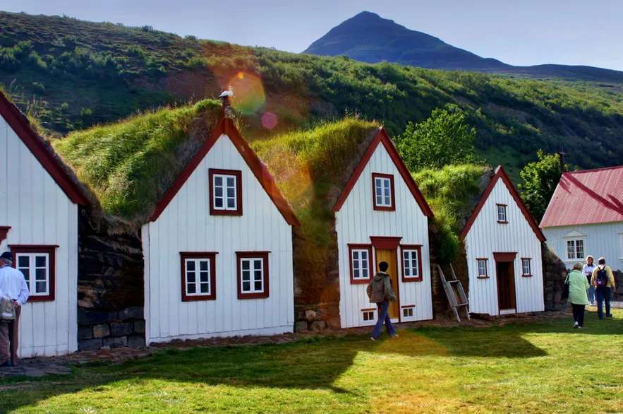 cottages in iceland jigsaw puzzle online