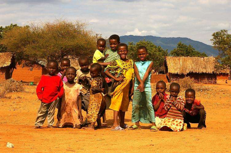 kleuters uit Gamowa in Afrika legpuzzel online