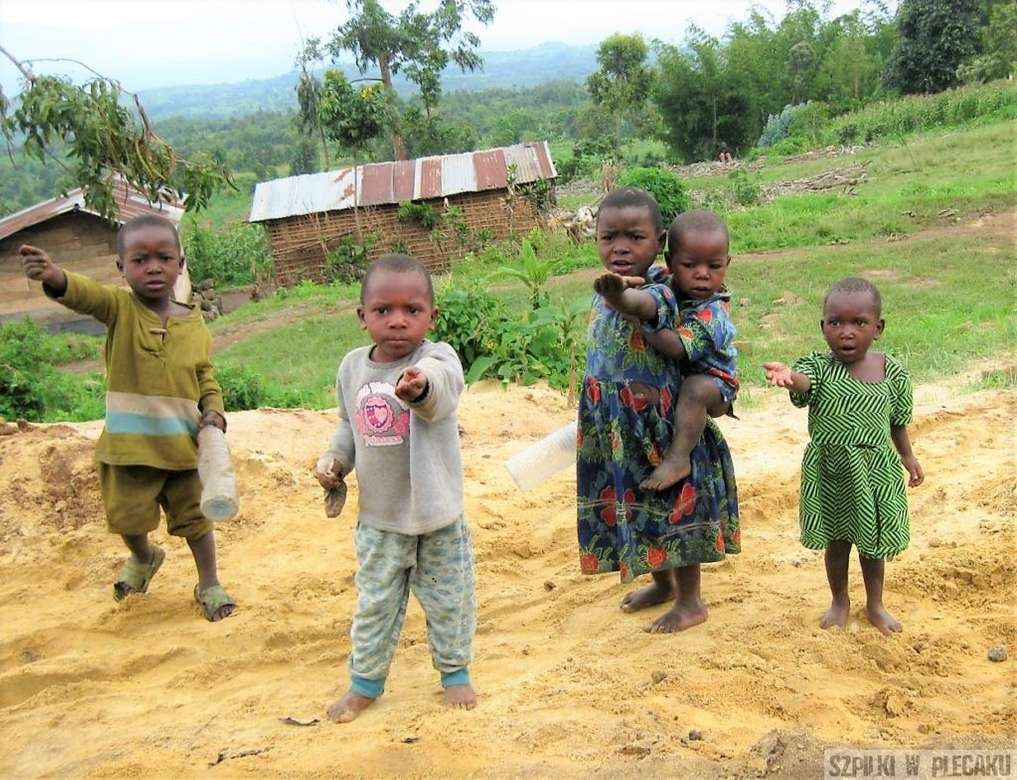 gyermekek Kongó-Afrikában online puzzle