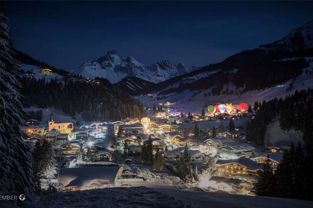 Noční život někde v Alpách онлайн пазл