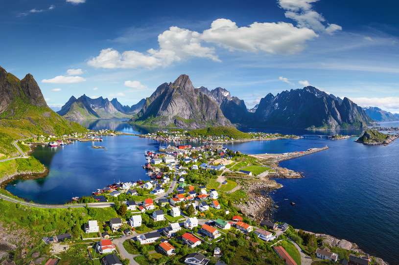 město ve fjordech online puzzle