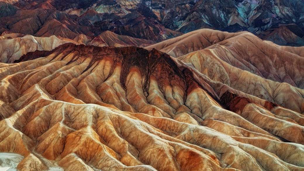 Montañas de pliegue marrón rompecabezas en línea
