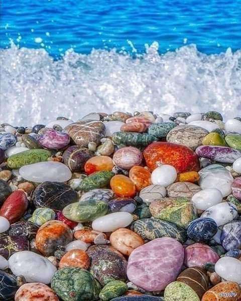 απίστευτα όμορφες πέτρες στην παραλία παζλ online
