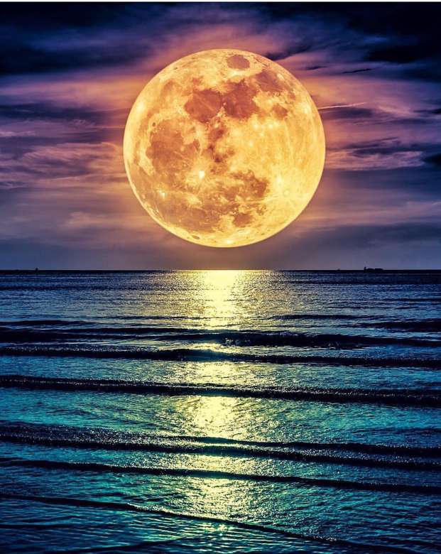Belle super lune sur la mer puzzle en ligne