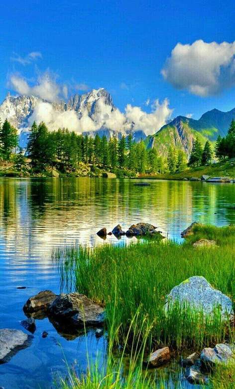 Красив езерен и планински пейзаж онлайн пъзел