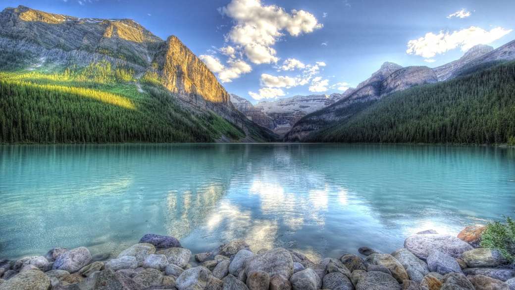 Όμορφο τοπίο στη λίμνη και στο βουνό online παζλ