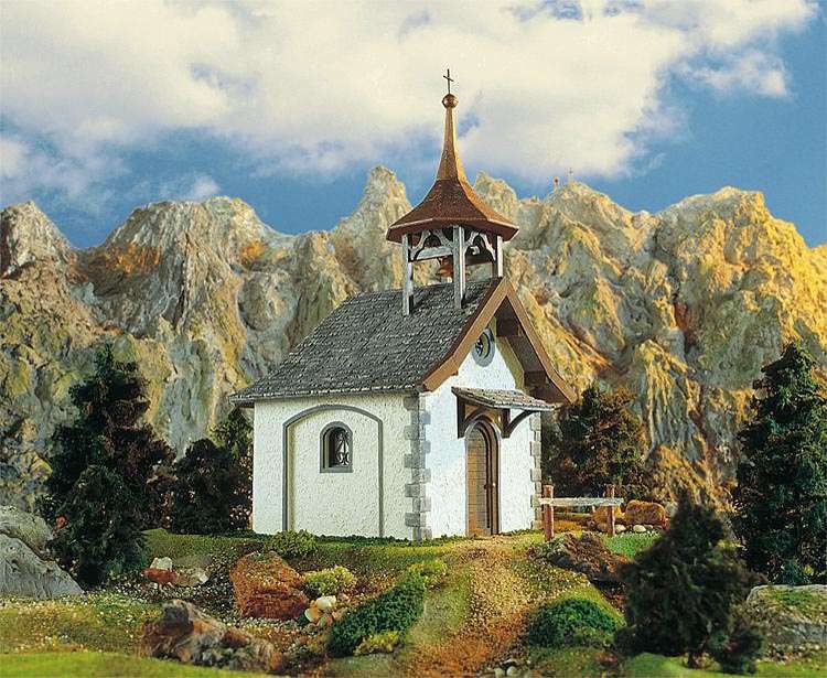 Kapelle in den Bergen Puzzlespiel online