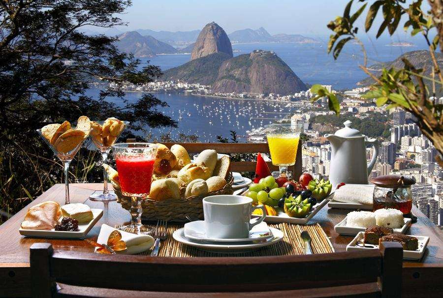 repas en terrasse avec une belle vue puzzle en ligne