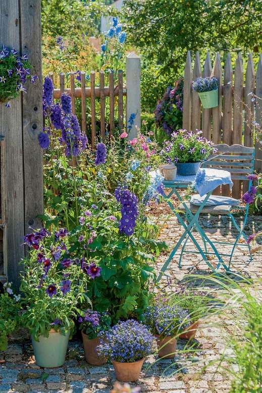 Cozy garden corner jigsaw puzzle online
