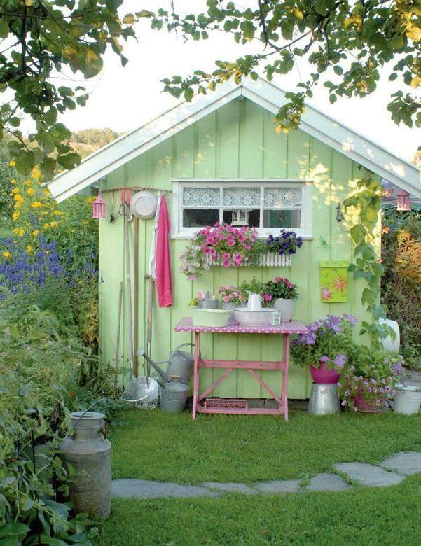 Trevligt litet trädgårdshus Pussel online