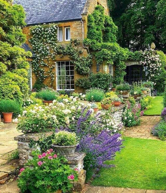 Engels huisje met tuin legpuzzel