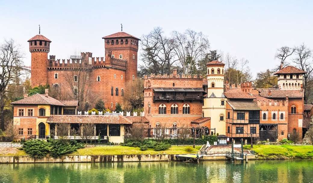 Complex castel medieval din Torino puzzle online