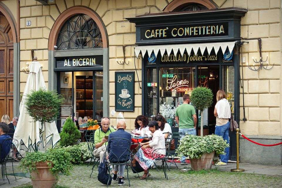 Visite du café de Turin dans le nord de l'Italie puzzle en ligne