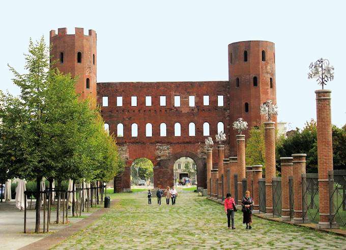 Porte de la vieille ville de Turin Porta Palatina puzzle en ligne