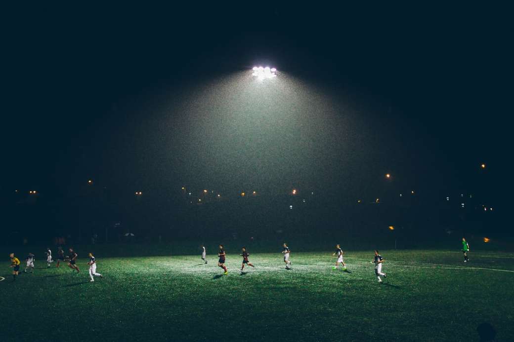 Voetbal 's nachts legpuzzel online
