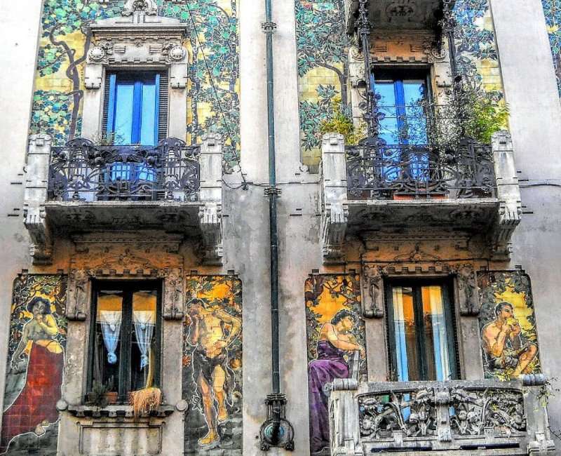 Milan Façades peintes avec art puzzle en ligne