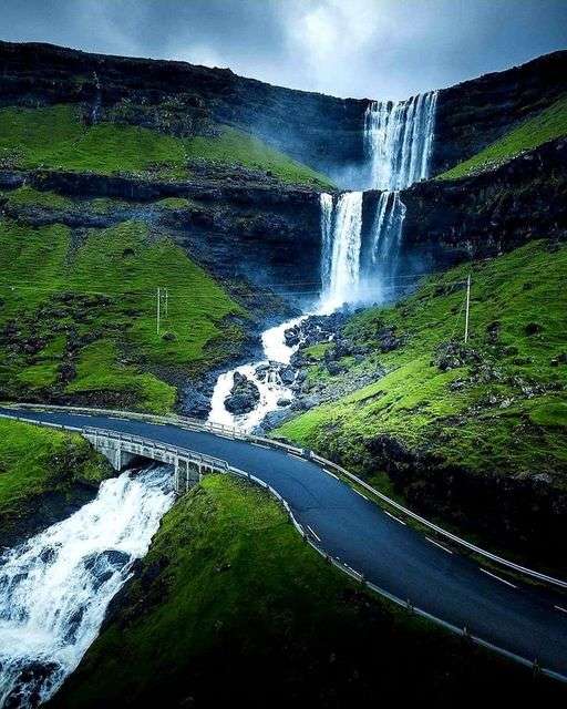 Wasserfall in Island. Online-Puzzle