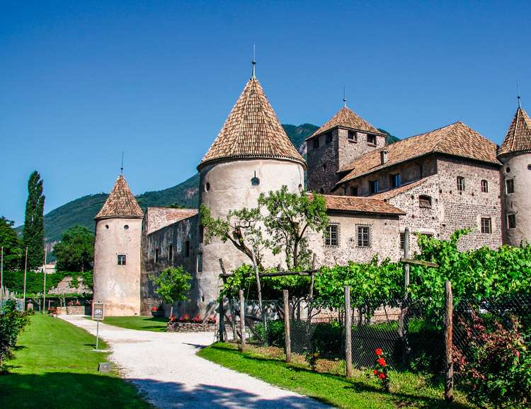 Complexe du vieux château de Bolzano Tyrol du Sud puzzle en ligne
