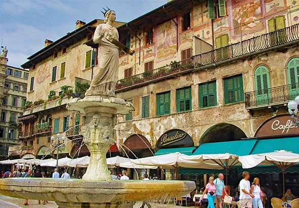 Oude de stadsplein van Verona met fontein legpuzzel online
