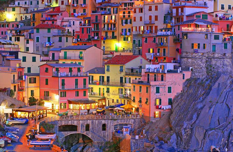 Manarola bei Nacht Riomaggiore Ligurien Italien Puzzlespiel online