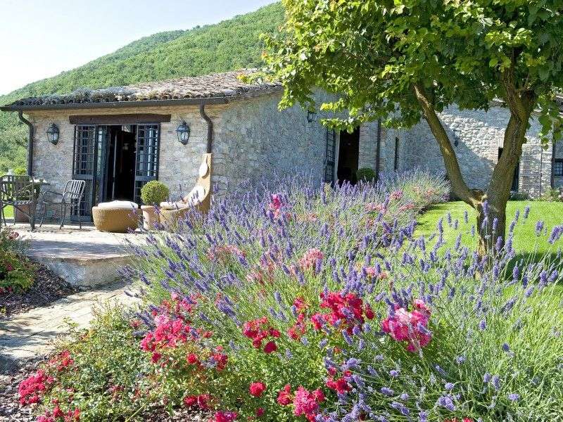Cottage à la campagne en Ombrie Italie puzzle en ligne