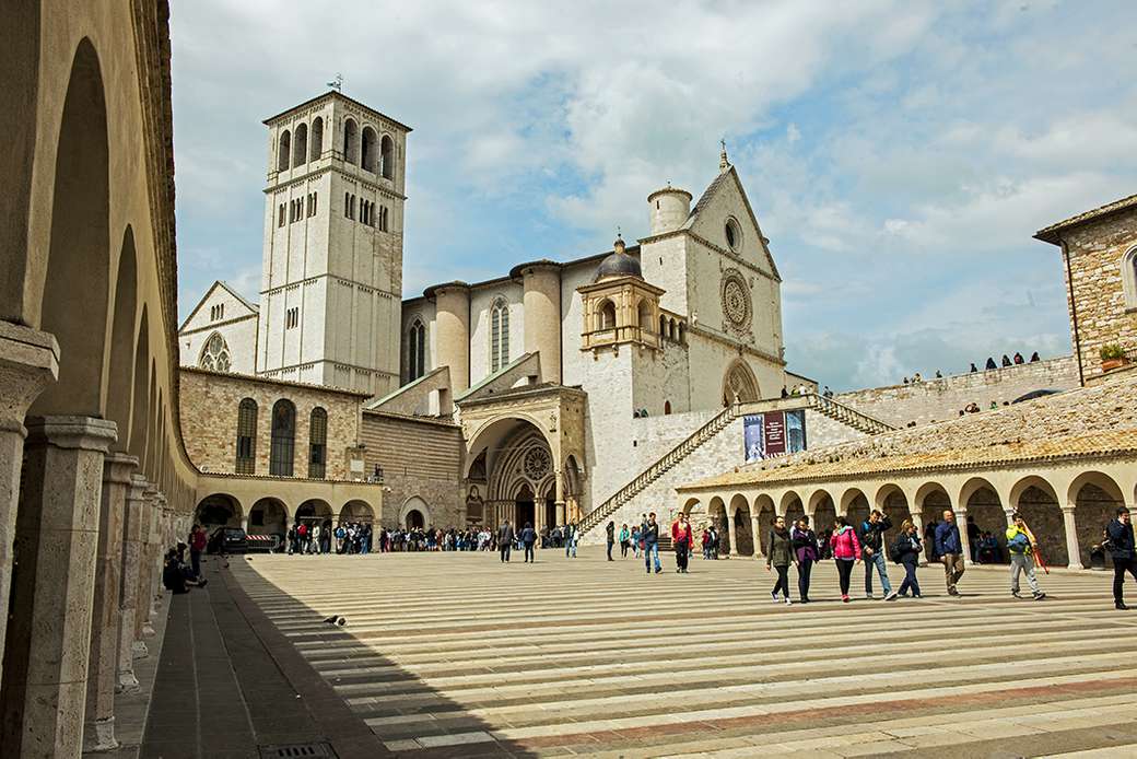 Assisi katedrála Umbrie Itálie online puzzle