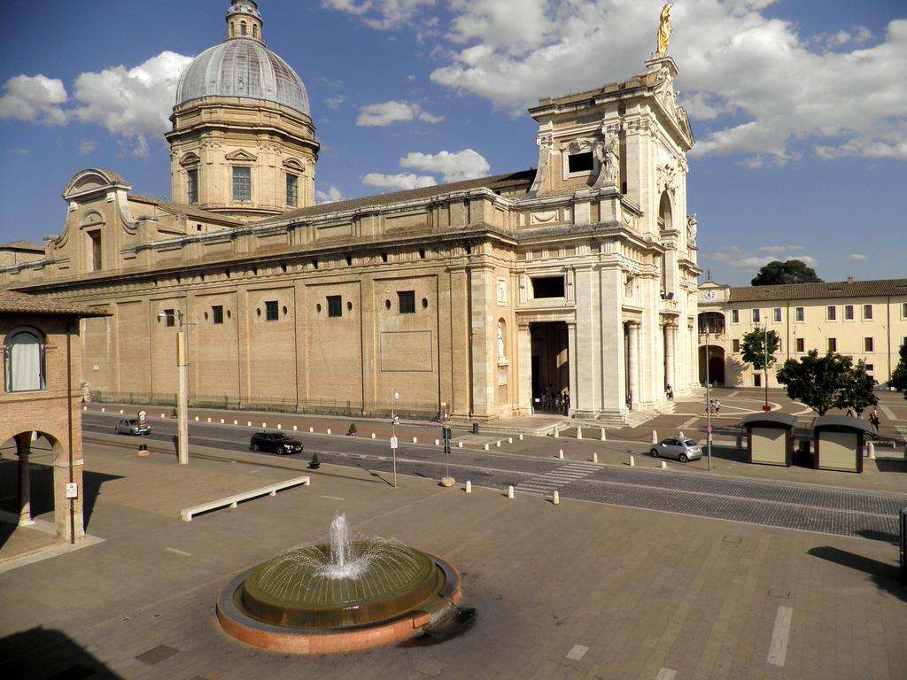 Basilikan Santa Maria degli Angeli Assisi Pussel online
