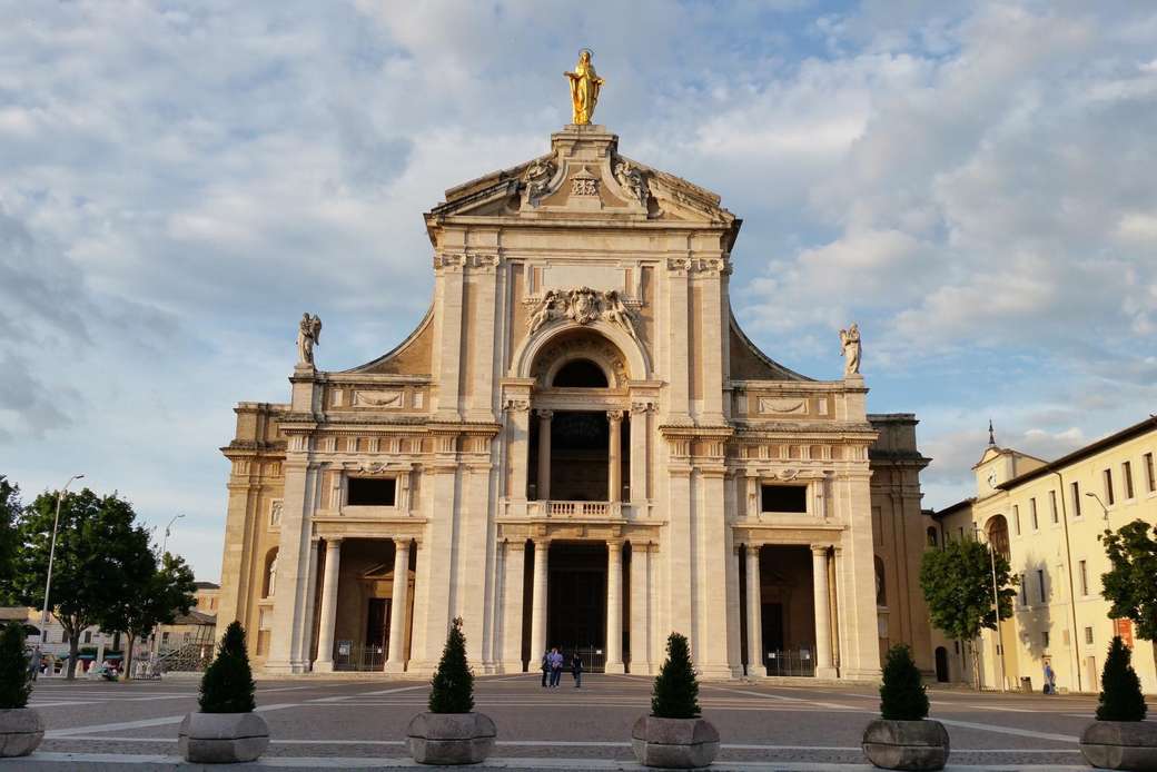 Базилика Санта-Мария-дельи-Анджели-Ассизи пазл онлайн