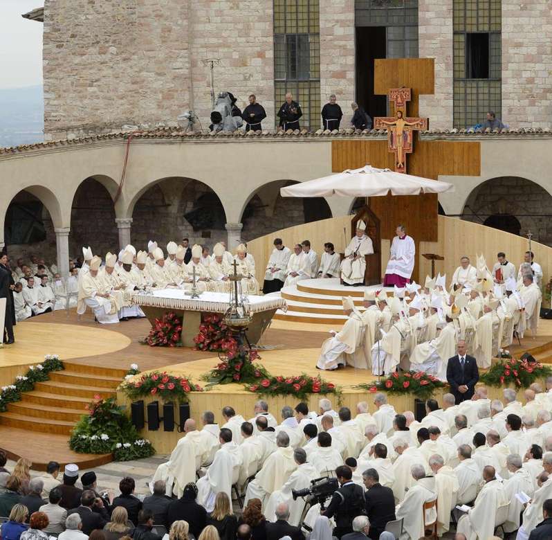 Kerkdienst Paus Franciscus Kathedraal Assisi legpuzzel online