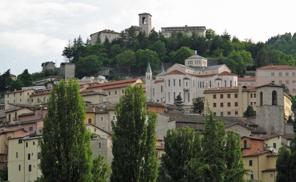 Cidade de Cássia na Umbria puzzle online