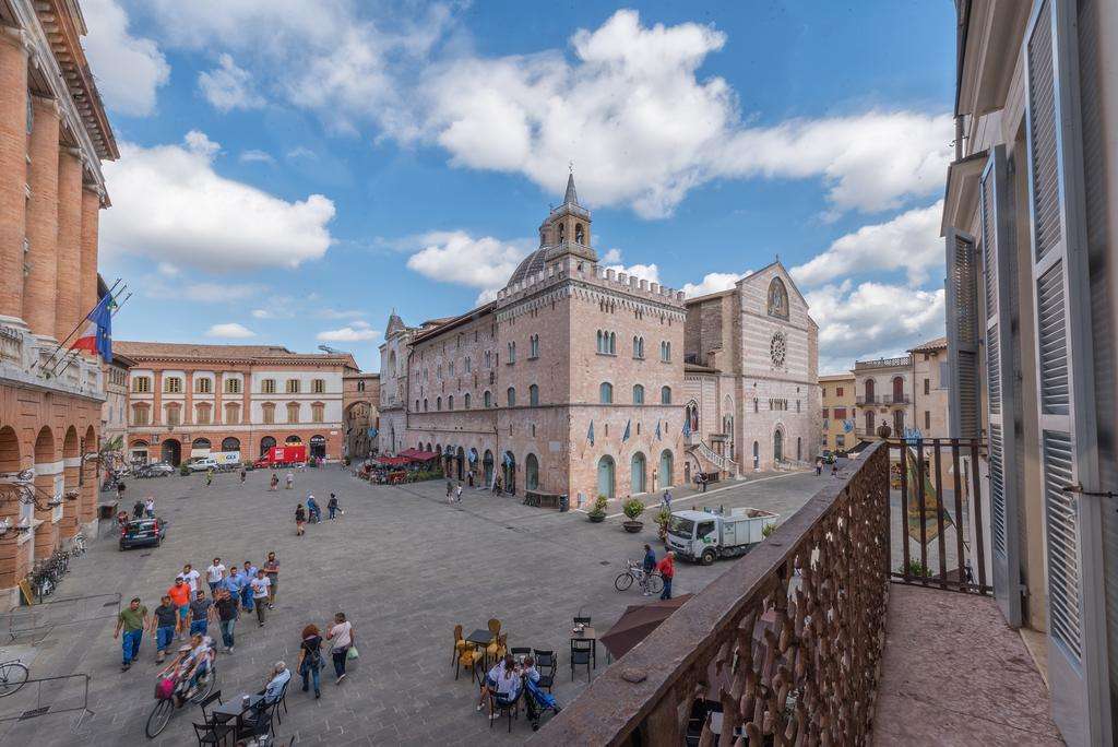 Foligno στο κέντρο της πόλης Umbria online παζλ