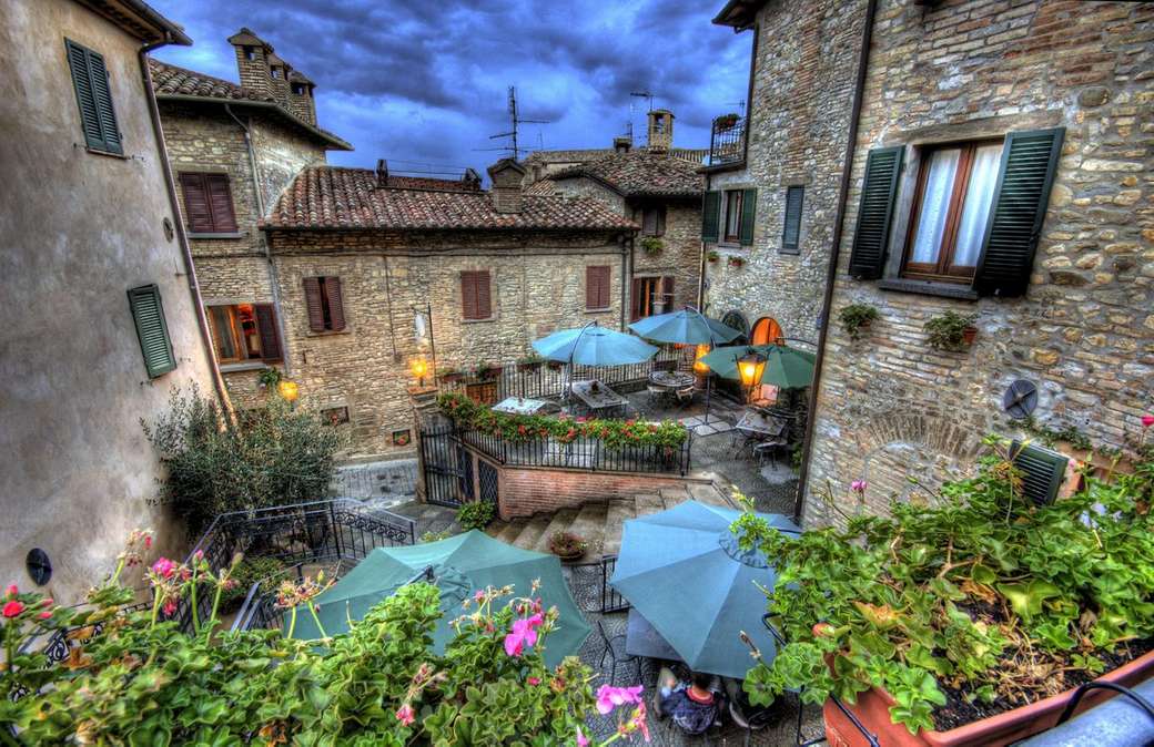 Orașul Montone din Umbria jigsaw puzzle online