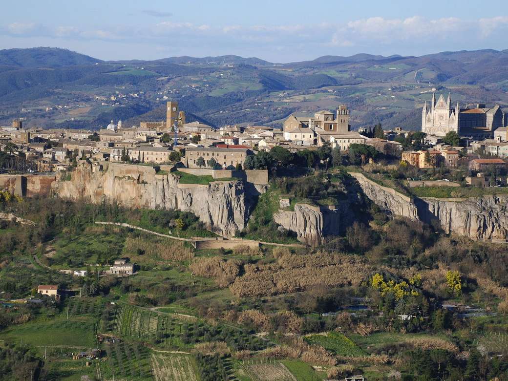 Cidade de Orvieto na Umbria puzzle online