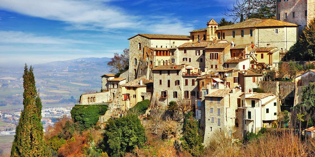 Todi város Umbria, Olaszország online puzzle