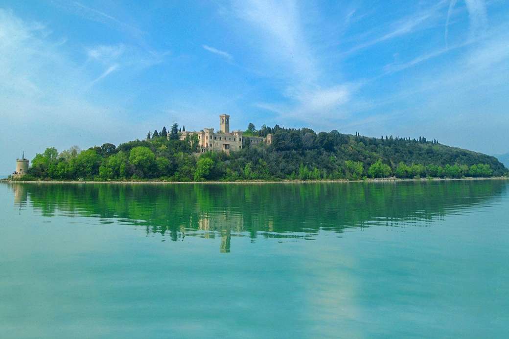 Insel auf Lago Trasimene Umbrien Italien Puzzlespiel online