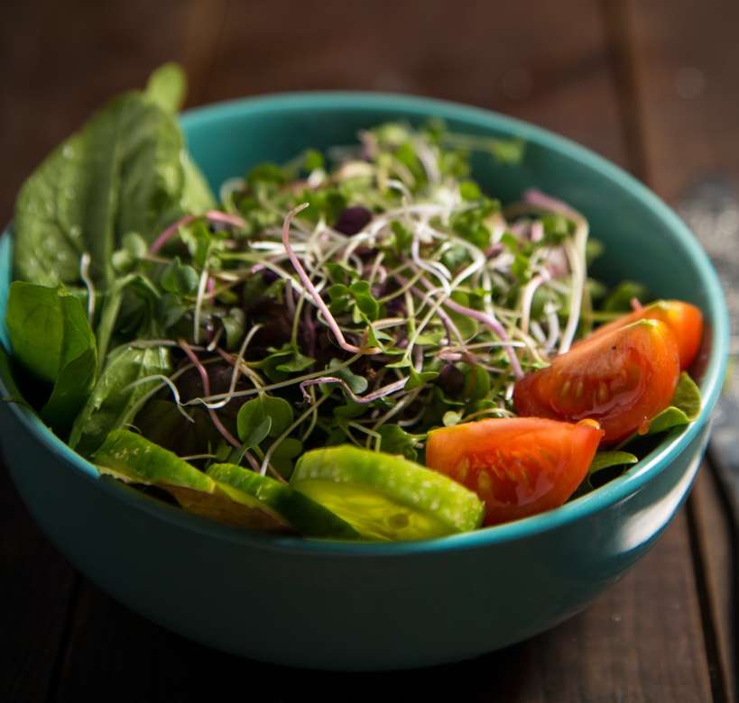 tigela de salada de vegetais puzzle online