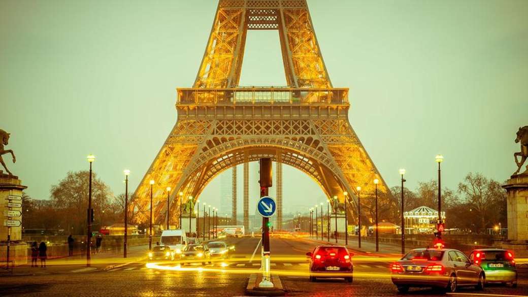 turnul Eiffel jigsaw puzzle online