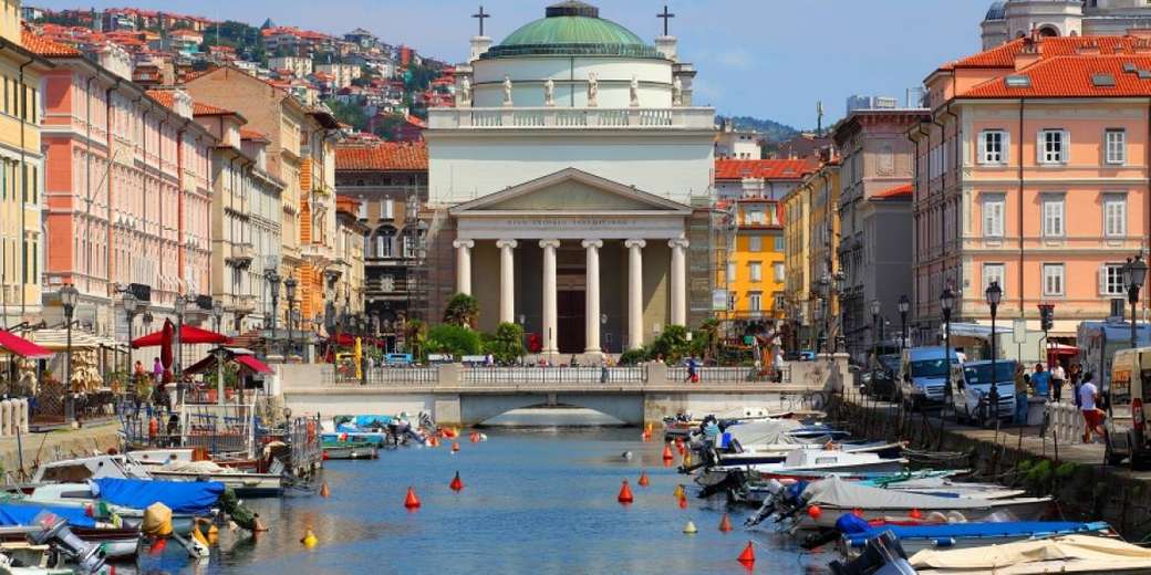 Canal in Trieste in Italy online puzzle